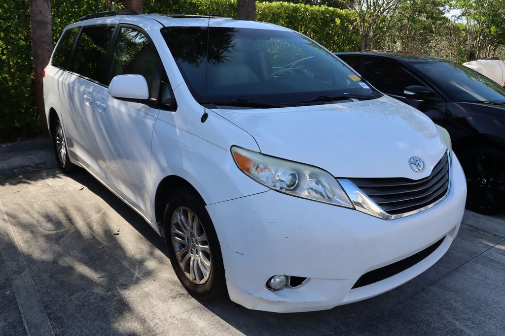 2013 Toyota Sienna XLE 6