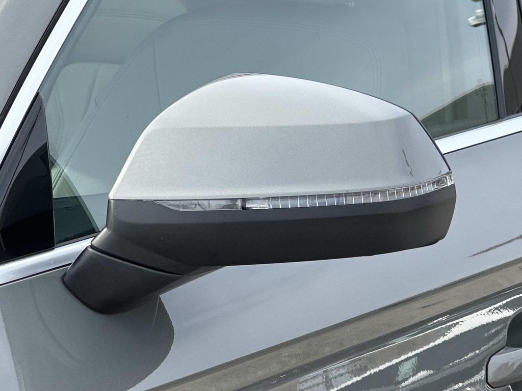 Thumbnail: 2023 Audi Q5 - 2