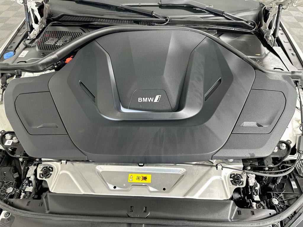 Thumbnail: 2023 BMW i4 - 31