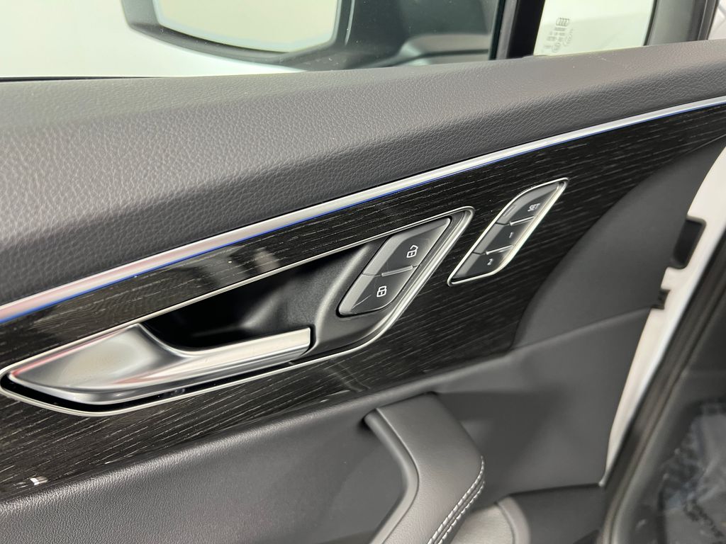 Thumbnail: 2025 Audi Q7 - 29