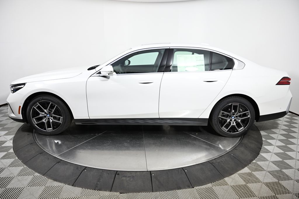 Thumbnail: 2026 BMW 5 Series - 2
