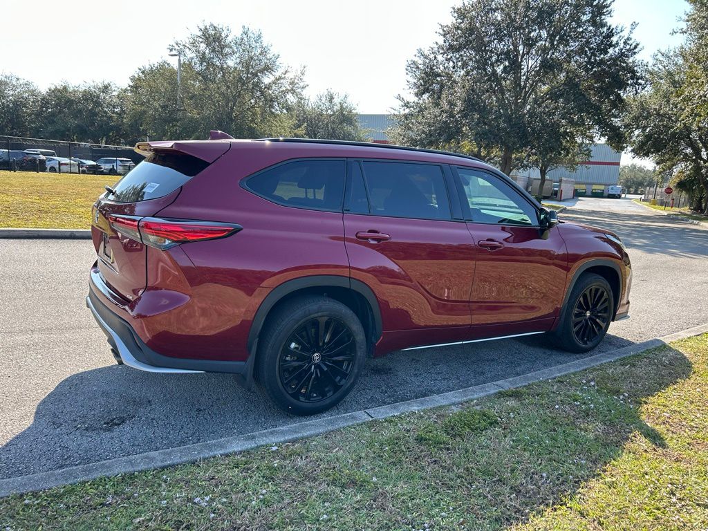 Thumbnail: 2023 Toyota Highlander - 4