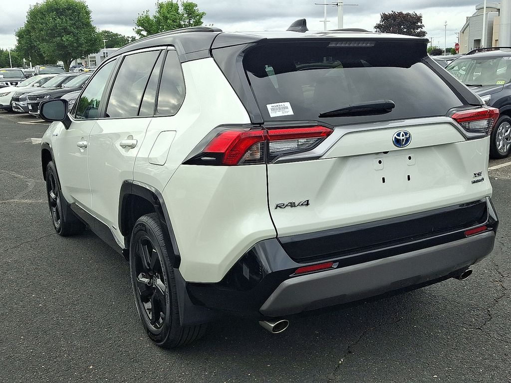 Thumbnail: 2021 Toyota RAV4 - 4