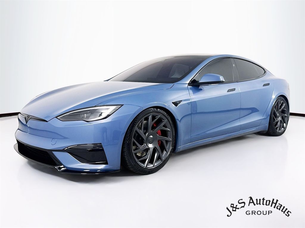 View vehicle photo 3