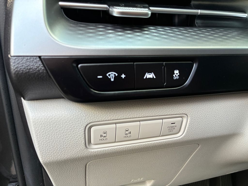 Used Car 2024 Kia Carnival  Lx For Sale Under $30,000 In Austin, Texas