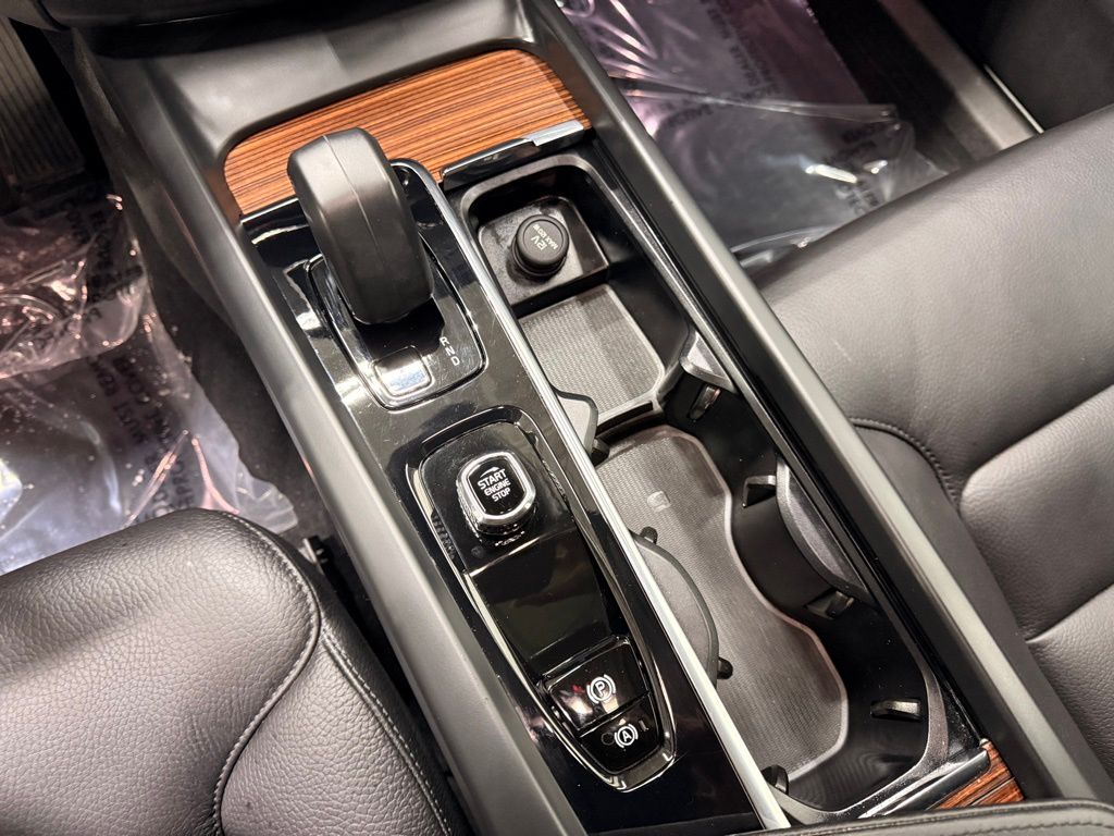 Thumbnail: 2023 Volvo XC60 - 18