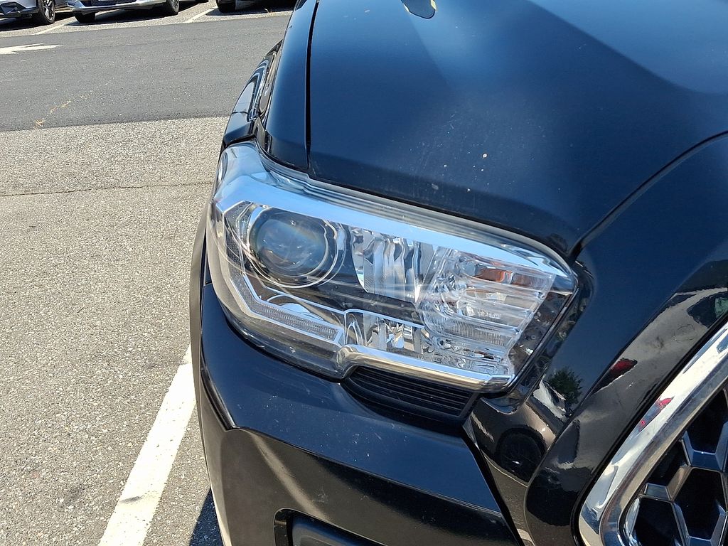 Thumbnail: 2019 Toyota Tacoma - 3