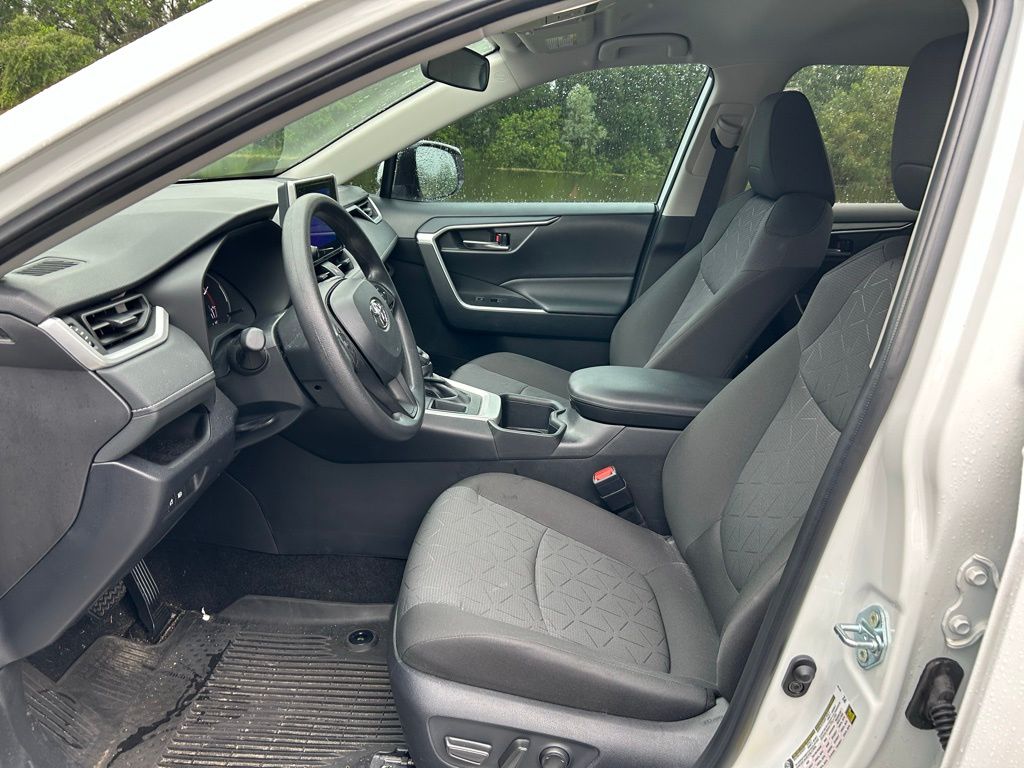 2024 Toyota RAV4 XLE 14