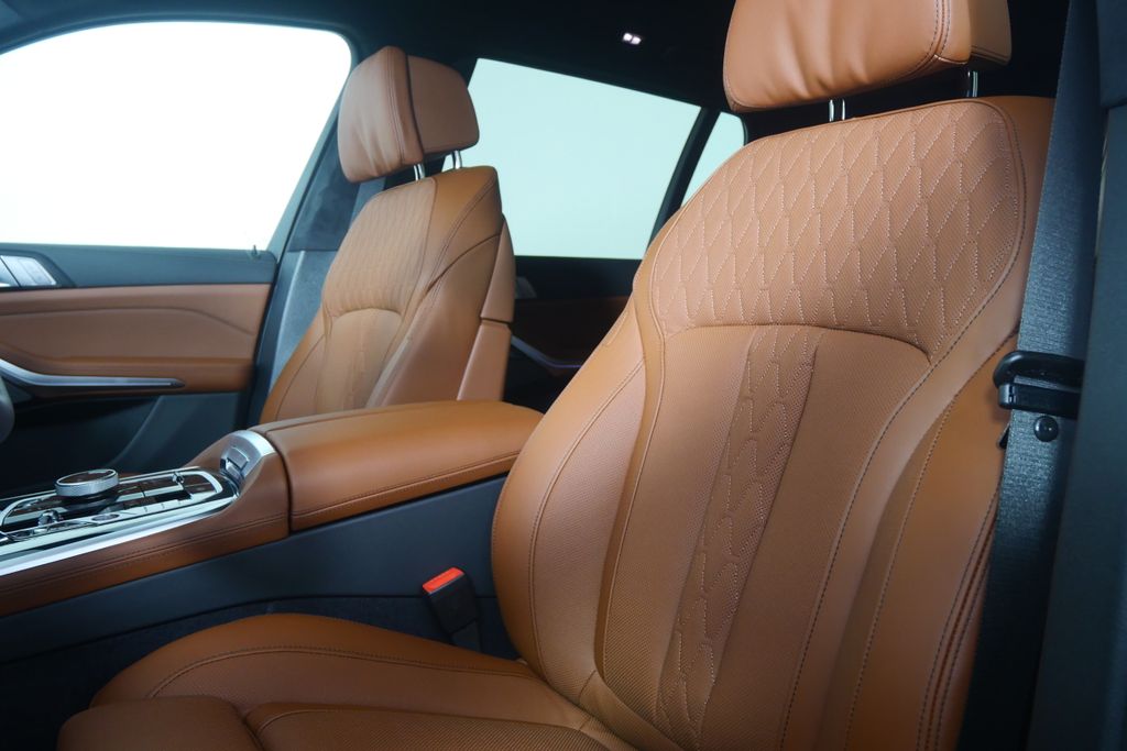 Thumbnail: 2027 BMW X7 - 10