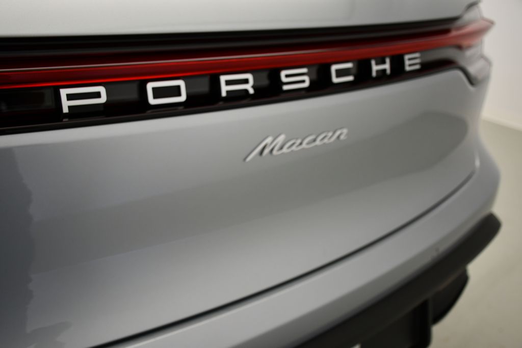 Thumbnail: 2026 Porsche Macan - 12