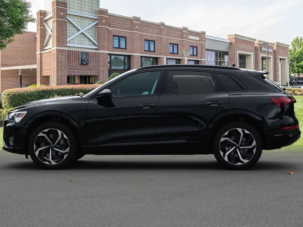 Thumbnail: 2024 Audi Q8 e-tron - 8
