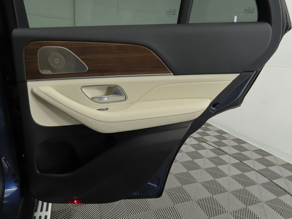 Thumbnail: 2026 Mercedes-Benz GLE - 28