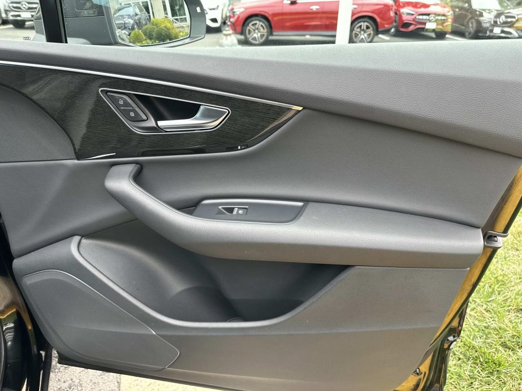 Thumbnail: 2022 Audi Q7 - 19