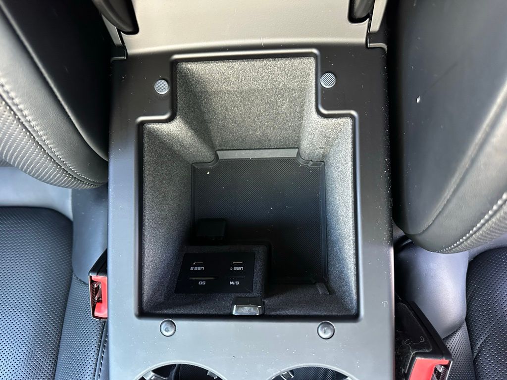 Thumbnail: 2023 Porsche Macan - 25