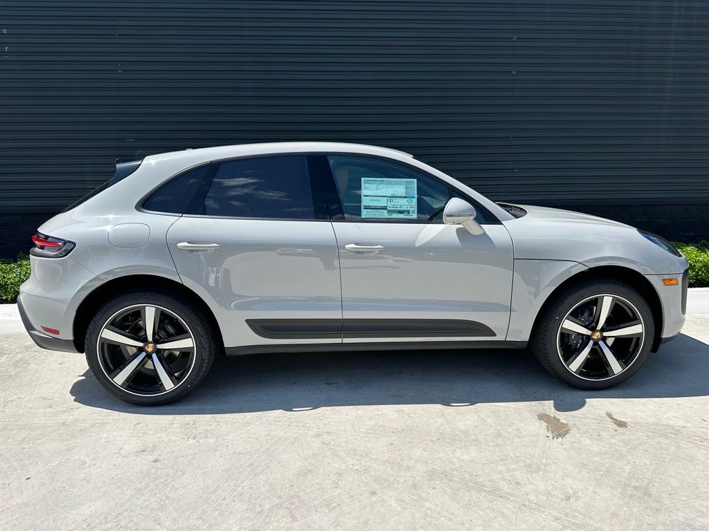 2025 Porsche Macan  8