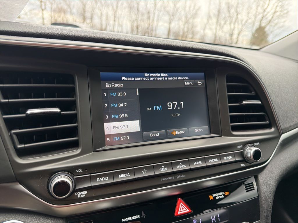 Thumbnail: 2019 Hyundai Elantra - 28