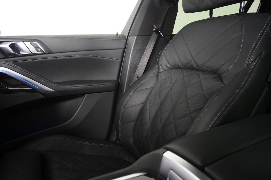 Thumbnail: 2025 BMW X6 - 25