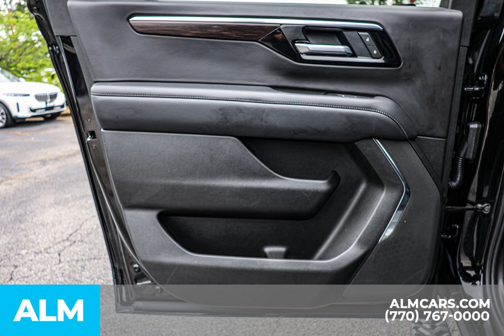 Used 2025 Black Chevrolet Z71 image 50