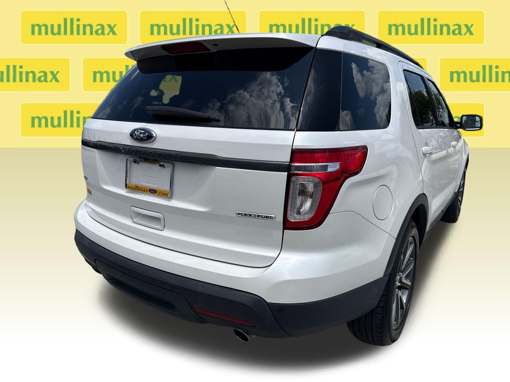 Used 2015 White Ford XLT image 4