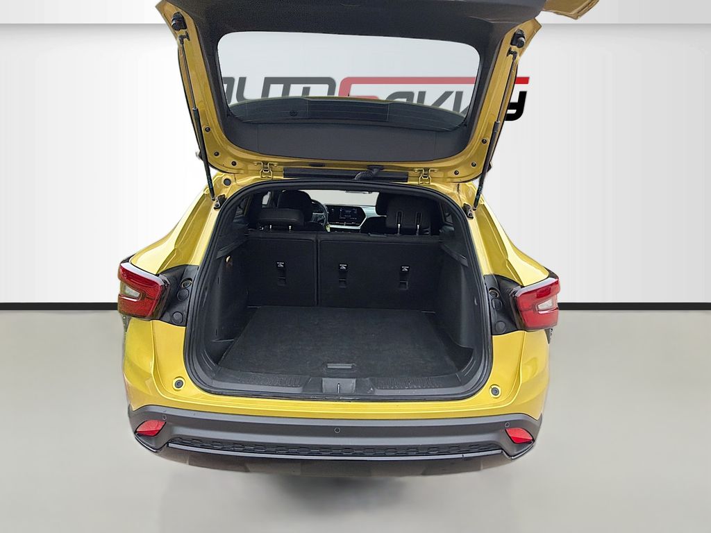 Used 2024 Yellow Chevrolet 1RS image 22
