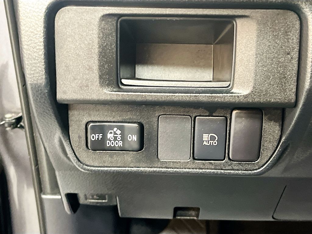 Used 2019 Gray Toyota SR5 image 10