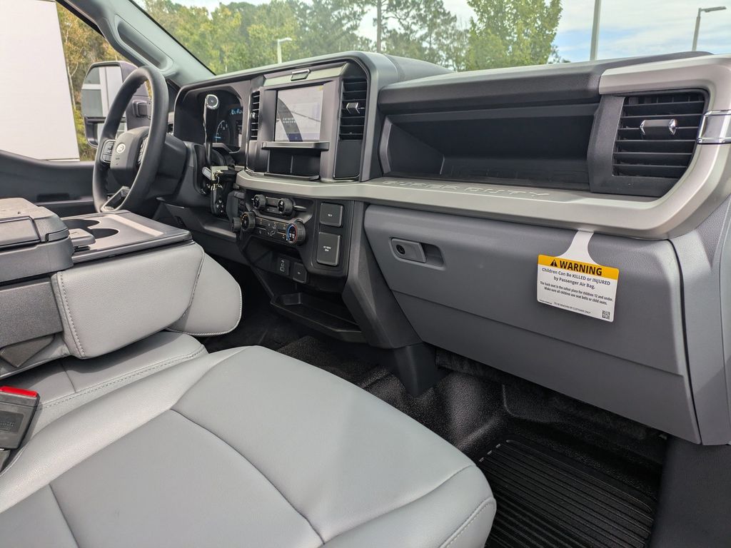 2025 Ford F-550 Chassis XL