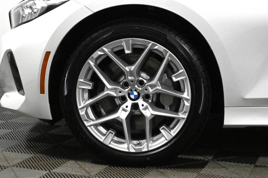 Thumbnail: 2025 BMW 3 Series - 12