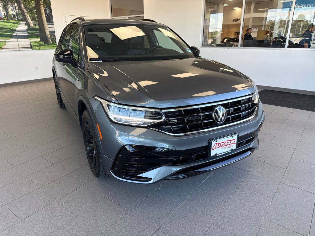 Platinum Gray Metallic 2024 Volkswagen Tiguan SUV / Crossover All-Wheel Drive 8-Speed Automatic