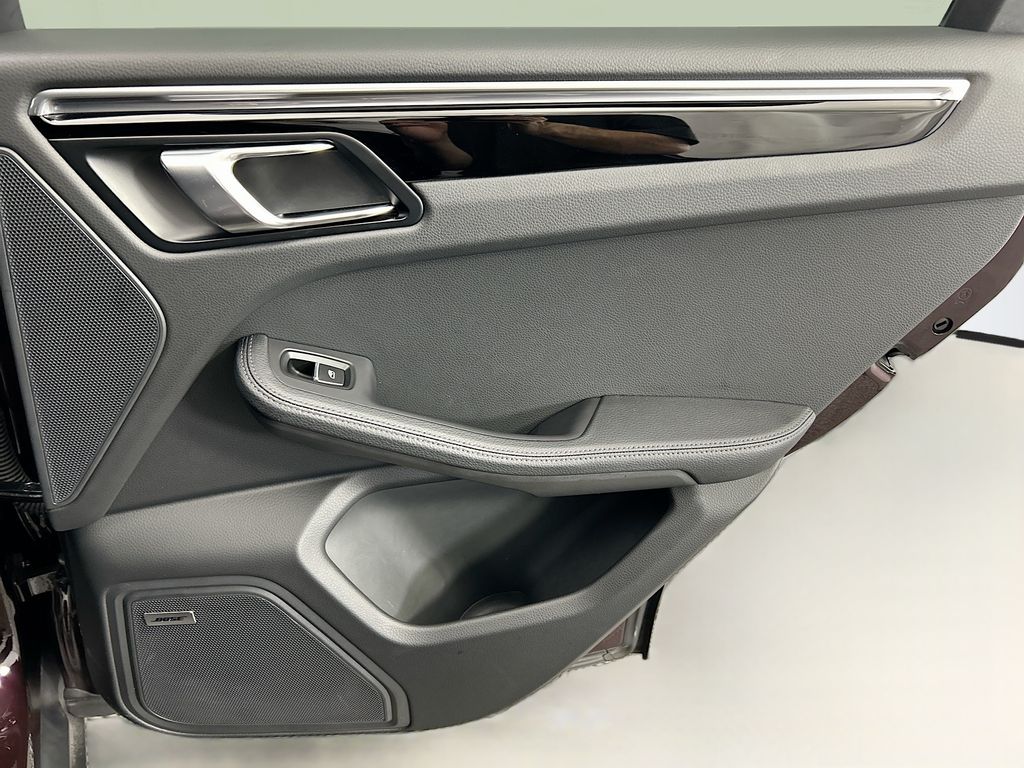 Thumbnail: 2025 Porsche Macan - 28