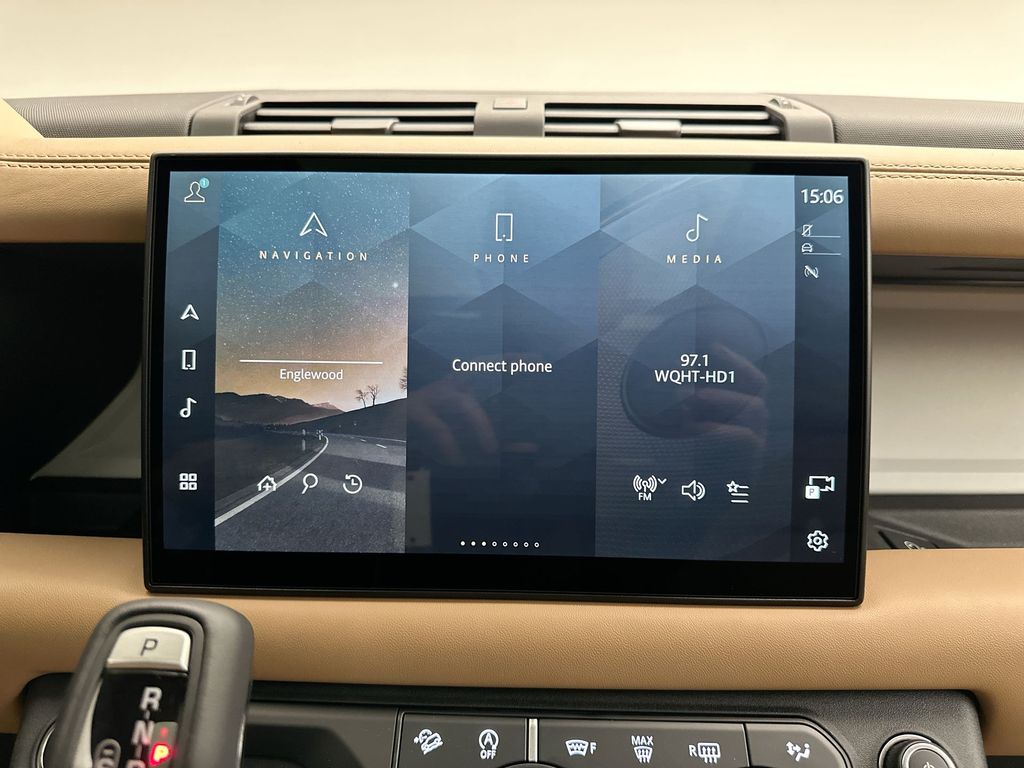 2025 Land Rover Defender 110 13