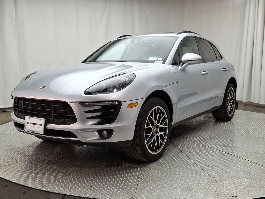 2018 Porsche Macan Base Hero Image