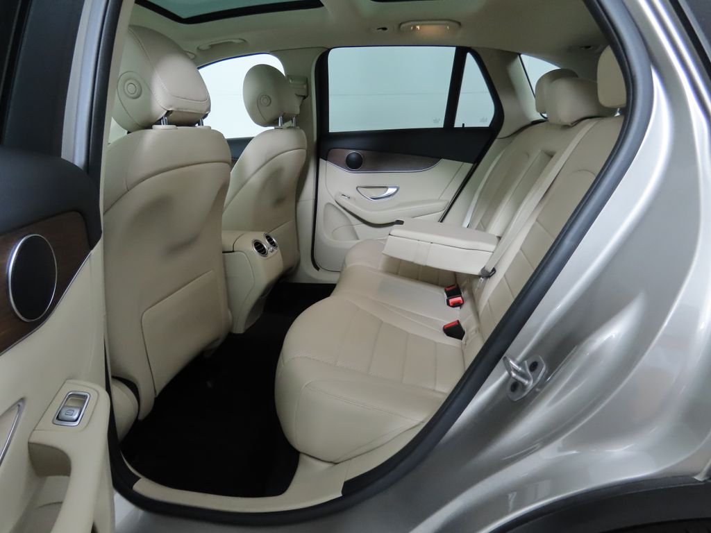 2022 Mercedes-Benz GLC 300 21