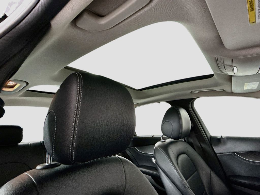 Thumbnail: 2016 Mercedes-Benz C-Class - 18