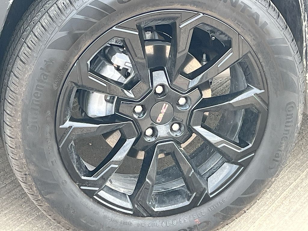 Used 2026 Silver GMC Elevation image 33