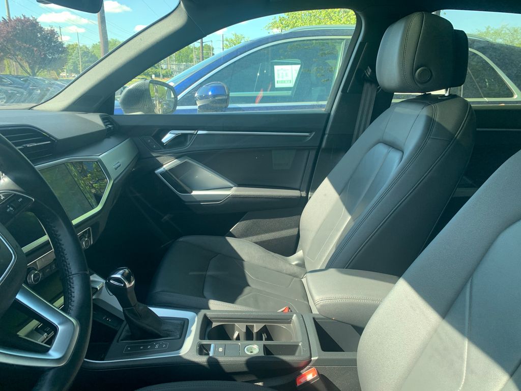 Thumbnail: 2020 Audi Q3 - 4