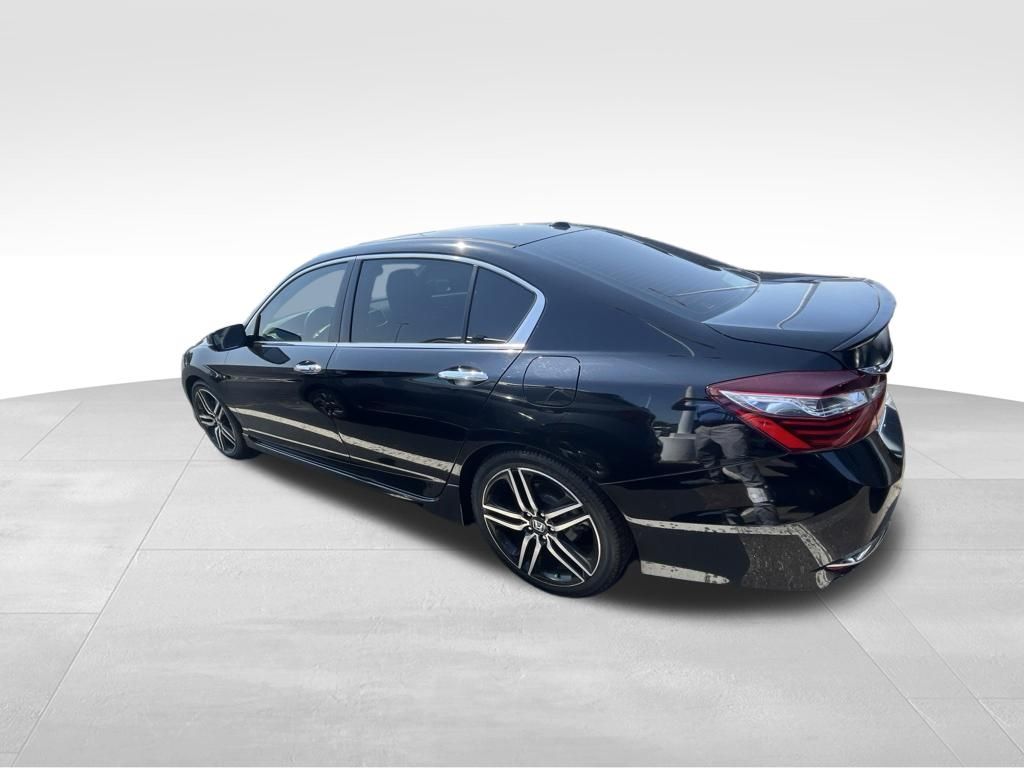 Used 2016 Black Honda Touring image 21