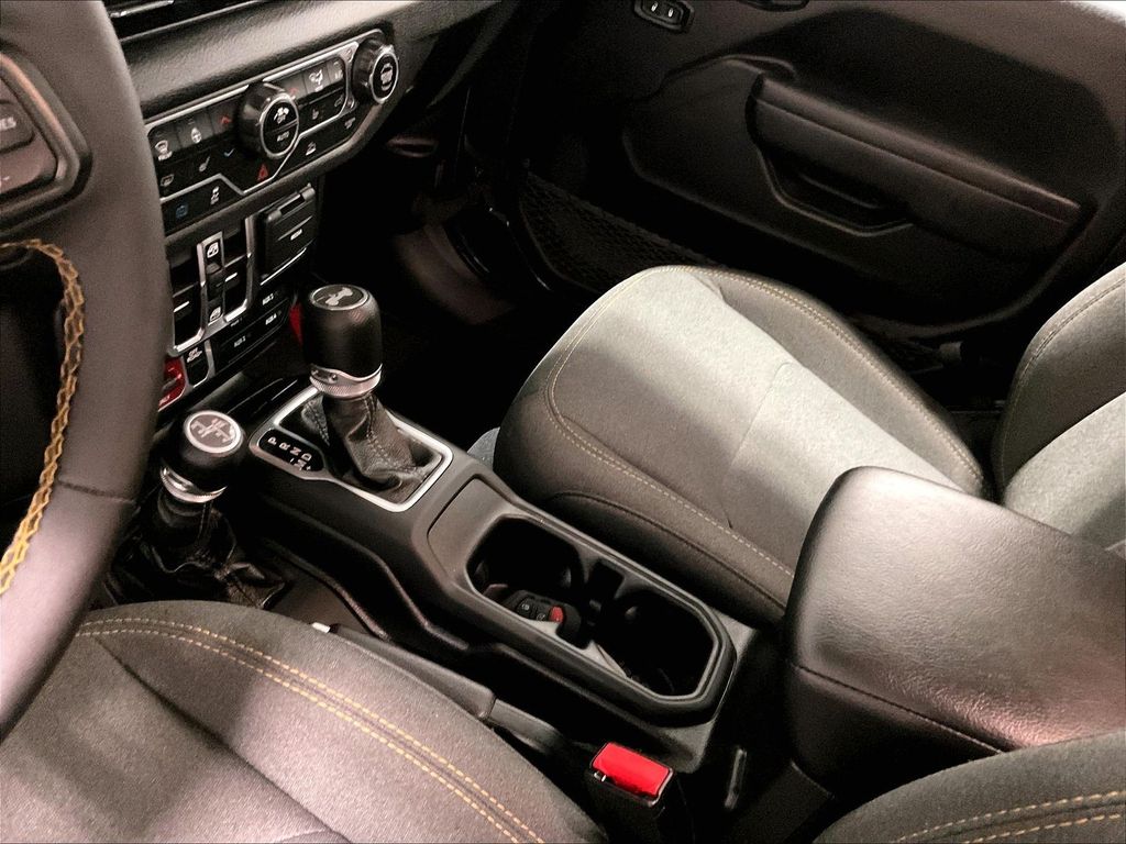 2024 Jeep Wrangler — photo 20