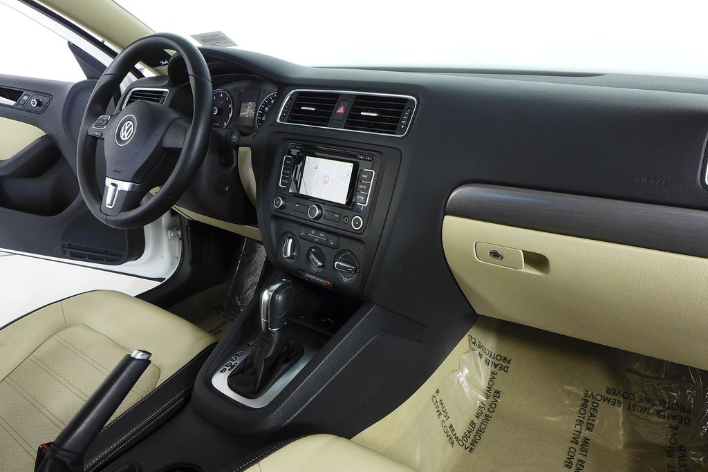 Thumbnail: 2013 Volkswagen Jetta - 13