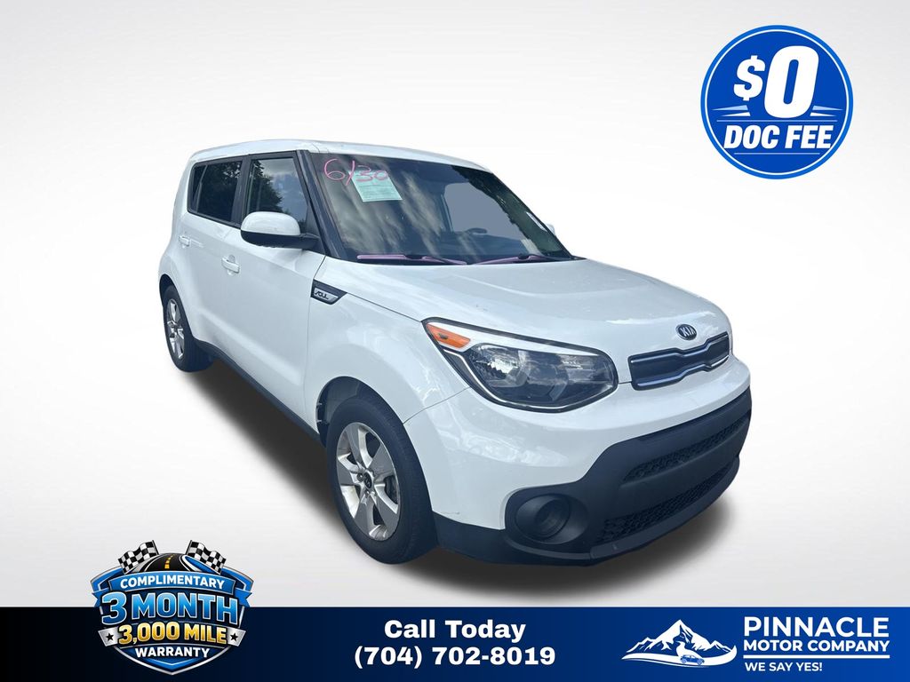 Clear White 2019 Kia Soul Wagon Front-Wheel Drive 6-Speed Manual