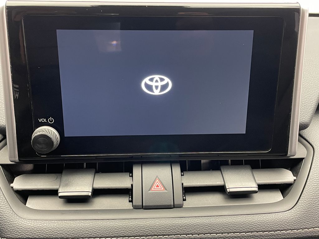 2024 Toyota RAV4 XLE 25
