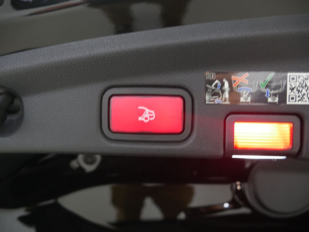 Thumbnail: 2023 Mercedes-Benz E-Class - 23