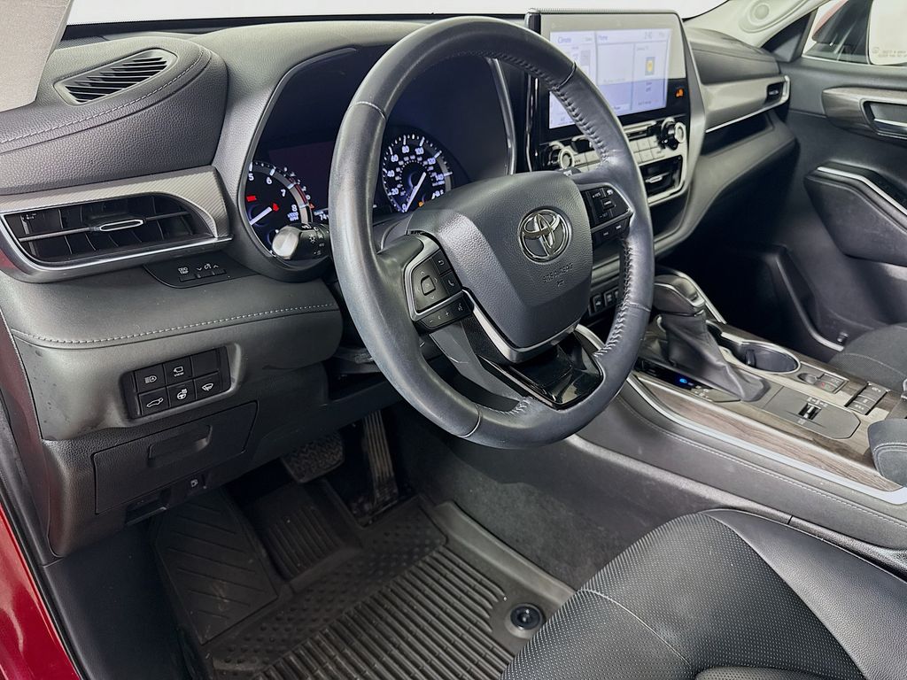 Thumbnail: 2020 Toyota Highlander - 9