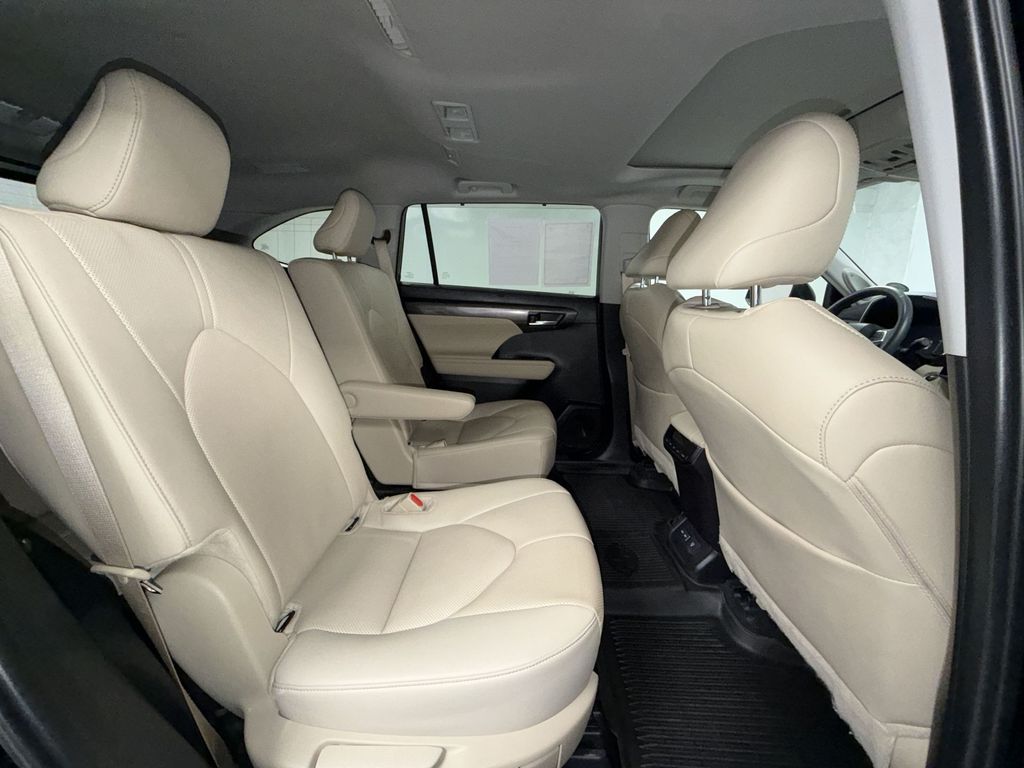 Used 2024 Toyota Highlander SUV