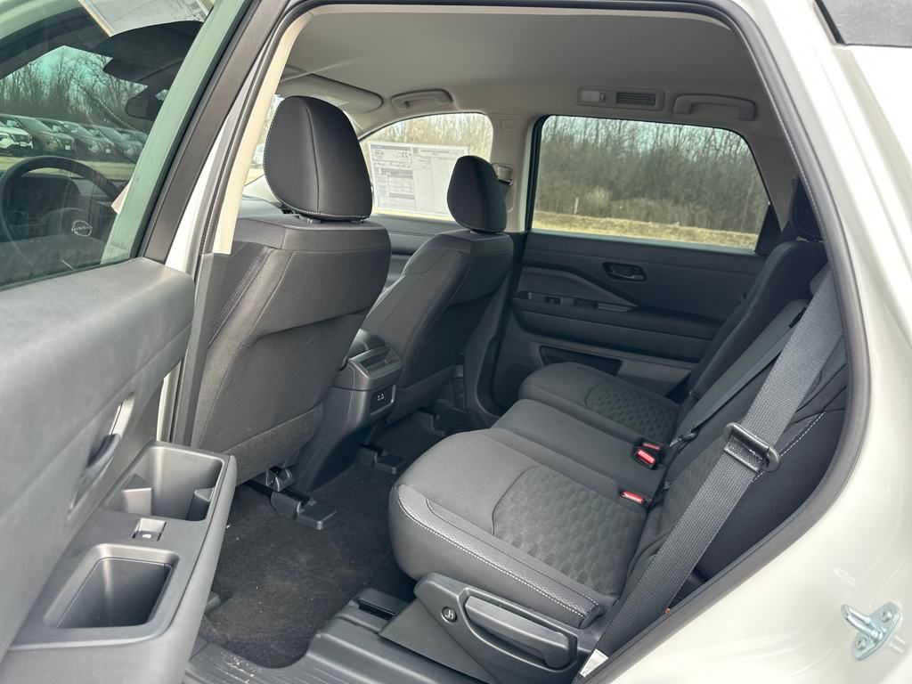 2025 Nissan Pathfinder S photo