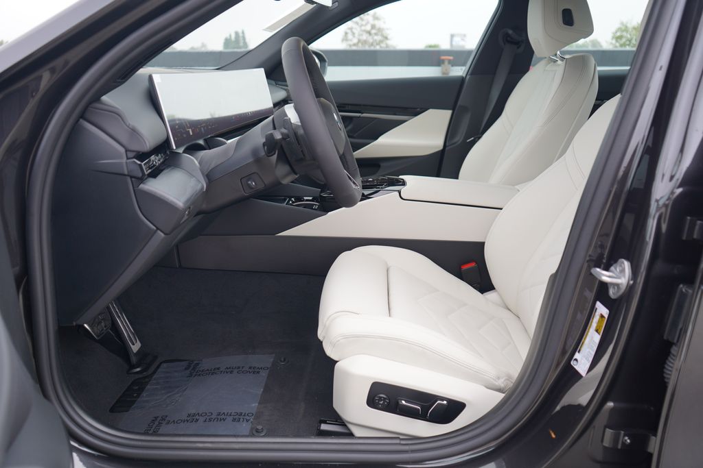 Thumbnail: 2026 BMW 5 Series - 10