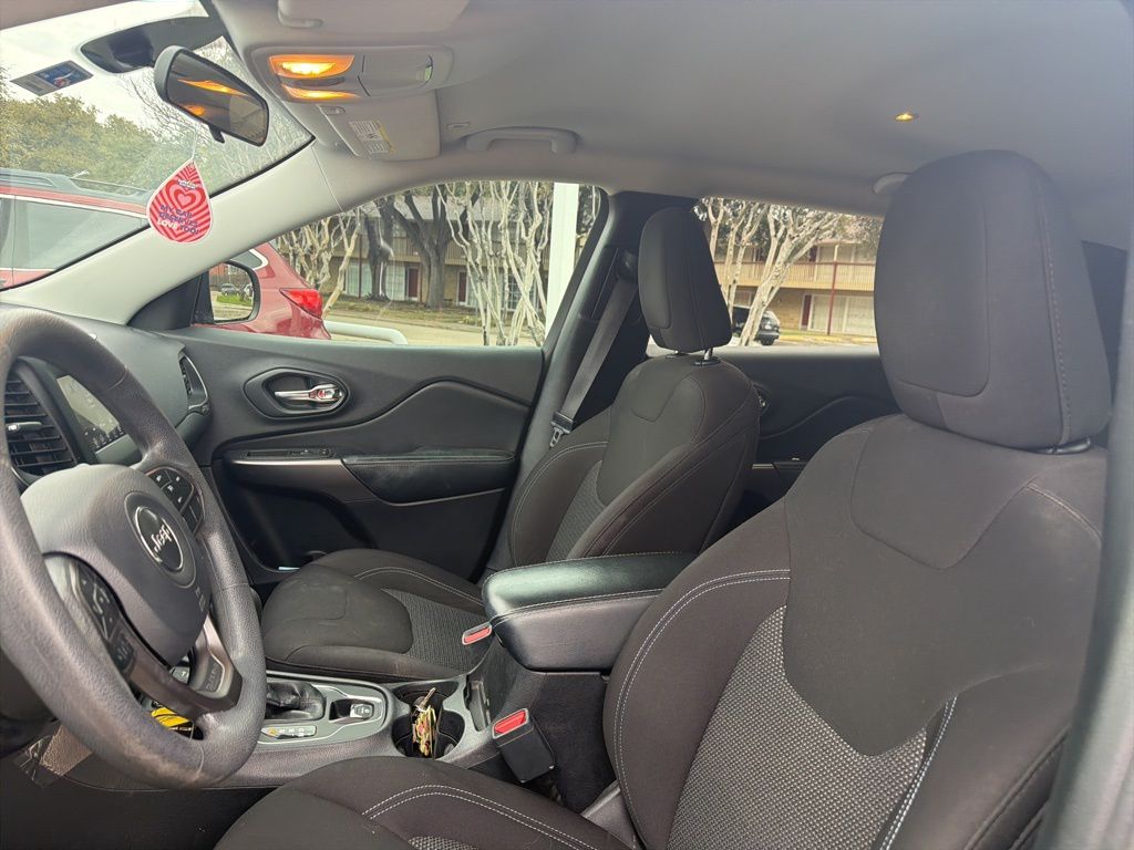 View vehicle photo 6