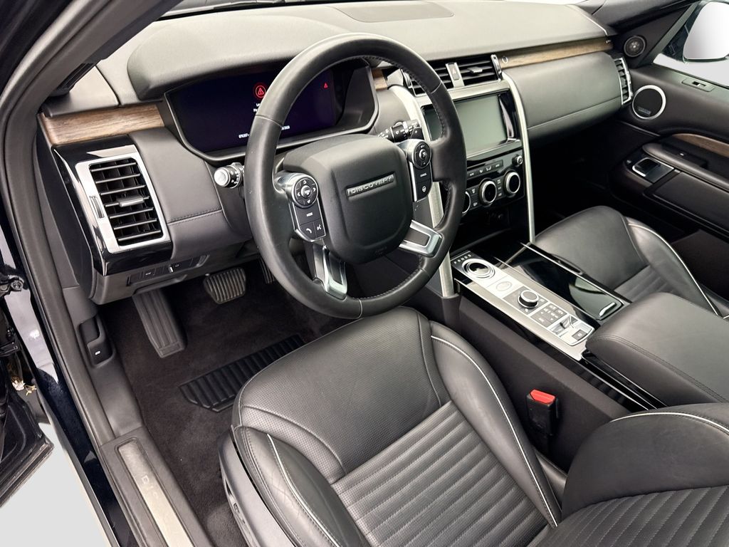 Thumbnail: 2018 Land Rover Discovery - 9
