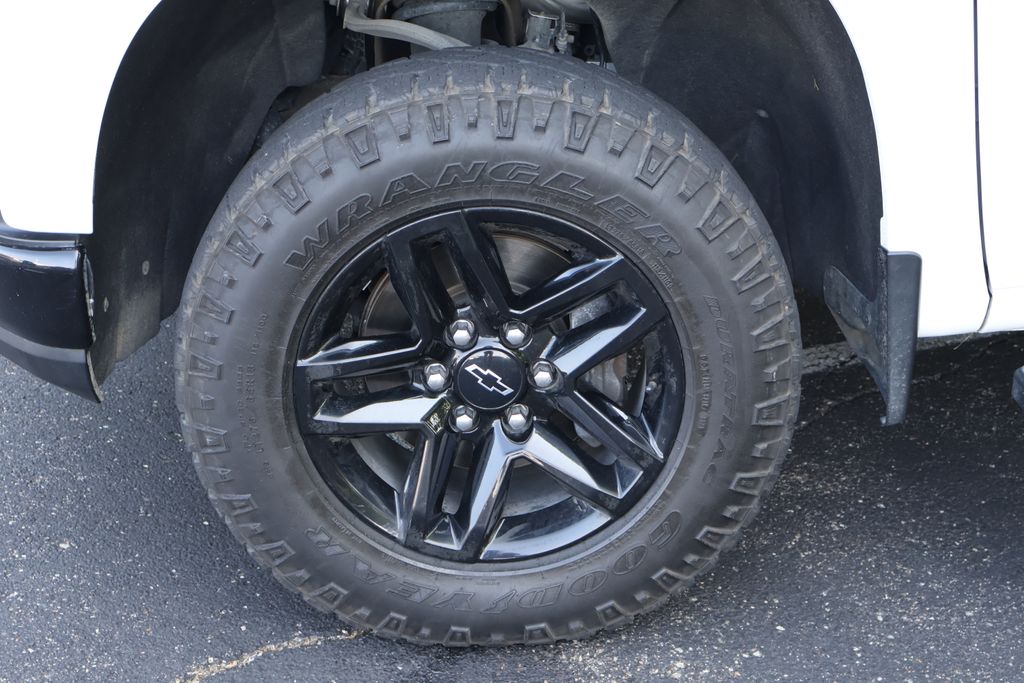 Thumbnail: 2021 Chevrolet Silverado 1500 - 11