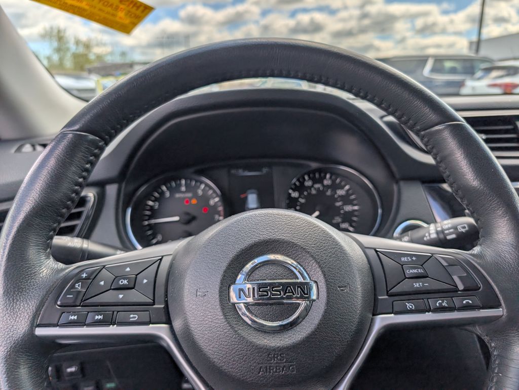 Used 2017 Silver Nissan SV image 11