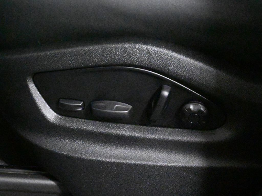 Thumbnail: 2025 Porsche  - 31